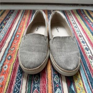 WOMEN'S TROTTERS ACCENT SLIP-ON SHOES 9.5W